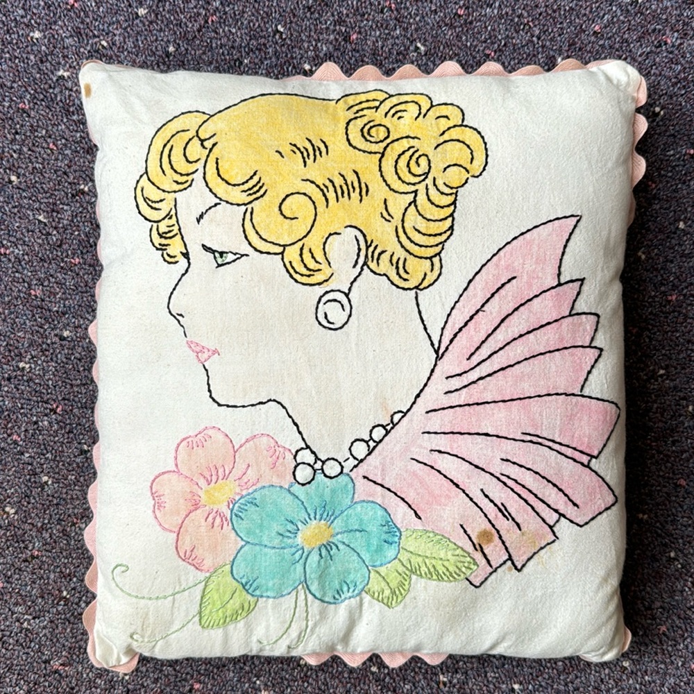 Boudoir pillow lady with flowers 1920s deco